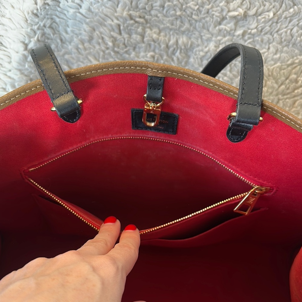 Louis Vuitton OnTheGo GM Monogram Tote with Original Reciept - Picture 9 of 14